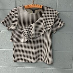 Women’s Ann Taylor black and white short sleeve shirt. Size XS.